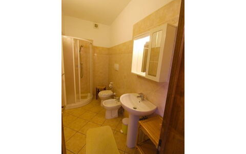 Villa Alabastro: Propriété, Pièce, Salle De Bains, Bâtiment, Sol, Maison, Design Intérieur, Immobilier, Architecture, Lavabo