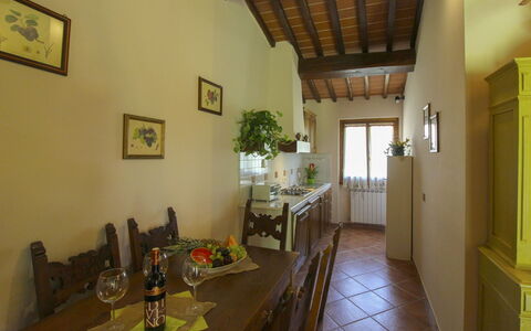 Le Balze: Meubles, Design Intérieur, Sol, Plafond, Table Cuisine Et Salle A Manger, Table, Sol, Pièce, Salle À Manger, Chaise