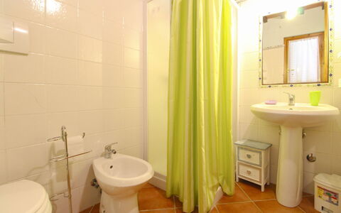Le Balze: Sol, Sol, Design Intérieur, Luminaire Plomberie, Lavabo, Pièce, Évier, Plomberie, Salle De Bains, Rideau