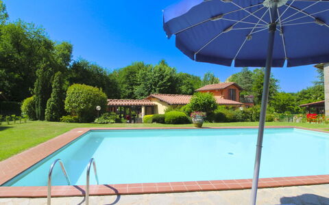 Le Balze: Piscine, Bleu, Recours, Mobilier De Jardin, Loisir, Composite, Eco Hôtel, Ombre, Hacienda, Caractéristique De L'Eau