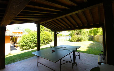 Le Balze: Plante, Propriété, Bâtiment, Table, Fenêtre, Ombre, Arbre, Architecture, Bois, Mobilier De Jardin