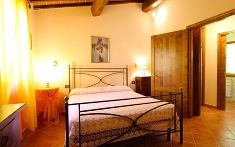 Le Balze: Chambre, Lit, Pièce, Meubles, Propriété, Cadre De Lit, Drap De Lit, Bâtiment, Design Intérieur, Plafond