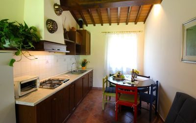 Orchidea: Pièce, Propriété, Bâtiment, Meubles, Cuisine, Design Intérieur, Maison, Comptoir, Sol, Plafond