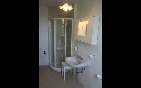 Agriturismo Bevignano: Salle De Bains, Propriété, Pièce, Luminaire Plomberie, Lavabo, Éclairage, Maison, Sol, Mur, Design Intérieur