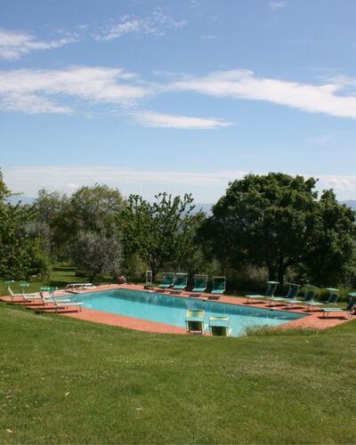 Agriturismo Bevignano: Nuage, Ciel, Plante, Piscine, Paysage Naturel, L'Eau, Arbre, Lot Terre, Plan D'Eau, Ombre