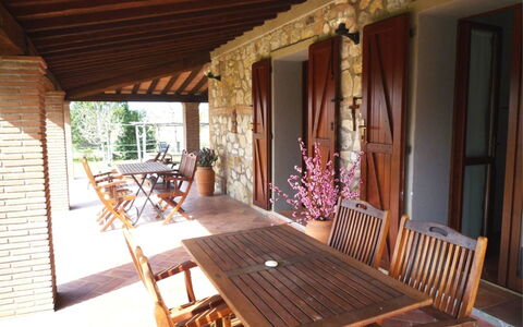 Nonno Tobia: Table, Meubles, Propriété, Chaise, Bois, Design Intérieur, Bâtiment, Plante, Arbre, Table Cuisine Et Salle A Manger