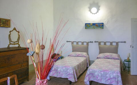 Casa Rossa: Lit, Chambre, Meubles, Literie, Drap De Lit, Design Intérieur, Linge, Textile, Sol, Sol