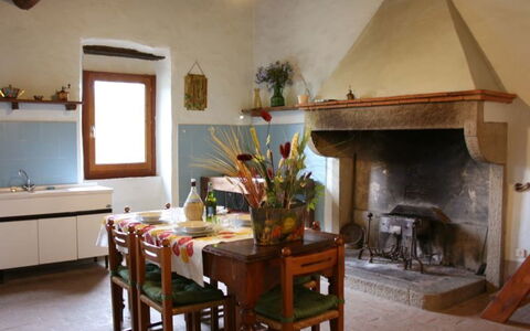 Casa Rossa: Pièce, Propriété, Meubles, Design Intérieur, Bâtiment, Plafond, Maison, Sol, Salon, Table