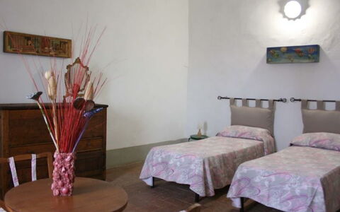 Casa Rossa: Pièce, Meubles, Propriété, Chambre, Lit, Design Intérieur, Table, Sol, Maison, Bâtiment