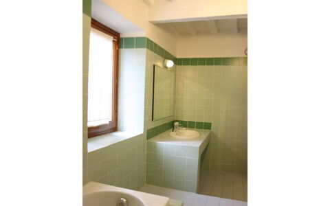 Casa Rossa: Propriété, Salle De Bains, Pièce, Plafond, Tuile, Design Intérieur, Luminaire Plomberie, Bâtiment, Architecture, Lavabo