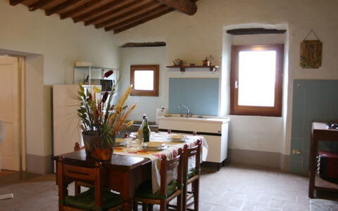 Casa Rossa: Pièce, Bâtiment, Propriété, Plafond, Meubles, Design Intérieur, Maison, Sol, Table, Immobilier