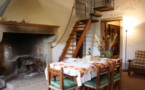 Casa Rossa: Pièce, Propriété, Meubles, Bâtiment, Design Intérieur, Table, Maison, Sol, Salle À Manger, Grenier