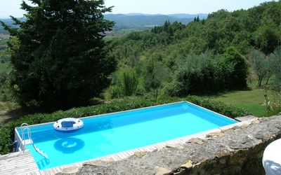 Casa Rossa: L'Eau, Plante, Ciel, La Nature, Piscine, Rectangle, Arbre, Herbe, Ombre, Loisir