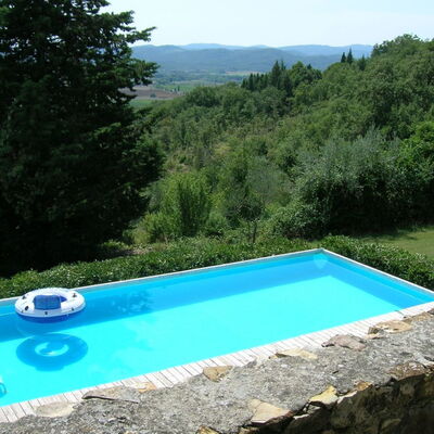 Casa Rossa: L'Eau, Plante, Ciel, La Nature, Piscine, Rectangle, Arbre, Herbe, Ombre, Loisir