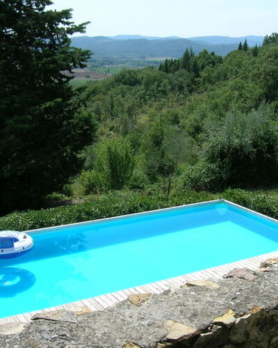 Casa Rossa: L'Eau, Plante, Ciel, La Nature, Piscine, Rectangle, Arbre, Herbe, Ombre, Loisir