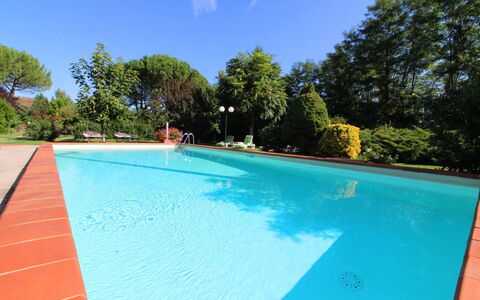 Pagliazzone: L'Eau, Plante, Ciel, Piscine, Bleu Azur, Ombre, Arbre, Rectangle, Herbe, Loisir