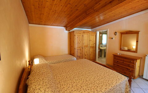 Pagliazzone: Chambre, Pièce, Lit, Meubles, Propriété, Plafond, Bâtiment, Drap De Lit, Design Intérieur, Matelas