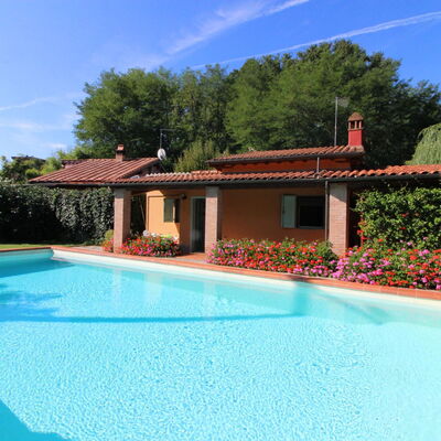 Pagliazzone: L'Eau, Ciel, Nuage, Propriété, Plante, Piscine, Bleu Azur, Bleu, Arbre, Bâtiment