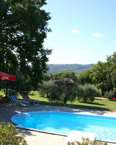Casa Felice: L'Eau, Plante, Ciel, Propriété, Piscine, Nuage, Arbre, Ombre, Mobilier De Jardin, Herbe