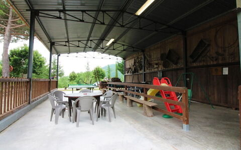 Casale Aiola: Table, Meubles, Plante, Bois, Arbre, Ombre, Sol, Mobilier De Jardin, Immobilier, Loisir