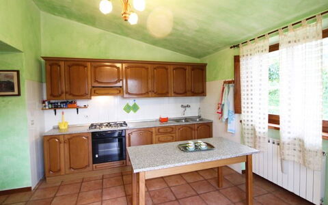 Casale Aiola: Propriété, Pièce, Cuisine, Bâtiment, Meubles, Maison, Design Intérieur, Cabinetry, Immobilier, Sol