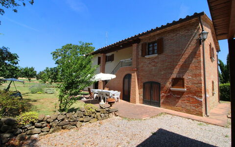 Il Viaggiolo: Plante, Ciel, Bâtiment, Fenêtre, Arbre, Maison, Lot Terre, Chalet, Ombre, Zone Rurale