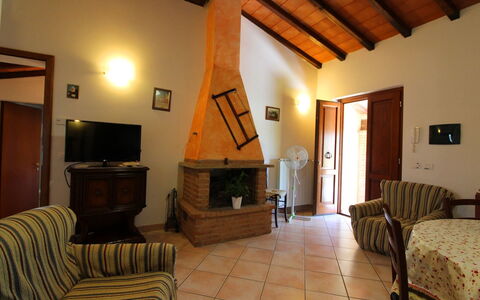 Il Viaggiolo: Pièce, Propriété, Meubles, Bâtiment, Design Intérieur, Salon, Maison, Plafond, Immobilier, Faisceau