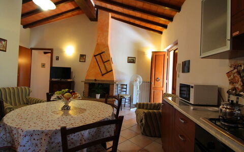 Il Viaggiolo: Propriété, Pièce, Bâtiment, Comptoir, Design Intérieur, Meubles, Maison, Immobilier, Cuisine, Sol