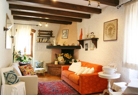 La Rogaia: Pièce, Salon, Propriété, Design Intérieur, Meubles, Bâtiment, Maison, Mur, Plafond, Domicile