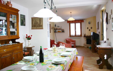 Podere San Bono: Pièce, Propriété, Bâtiment, Salle À Manger, Meubles, Design Intérieur, Maison, Immobilier, Domicile, Table