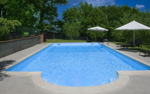 Podere San Bono: Piscine, Bleu, Recours, Composite, Loisir, Mobilier De Jardin, Ombre, Caractéristique De L'Eau, Eco Hôtel, Tuile