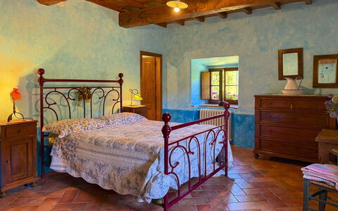 Torre di Vignale: Meubles, Design Intérieur, Sol, Sol, Pièce, Plafond, Chambre, Lit, Cadre De Lit, Chaise