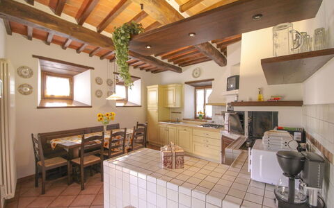 Casale Lorenzo: Meubles, Design Intérieur, Sol, Bois, Cuisine, Plafond, Comptoir, Sol, Table Cuisine Et Salle A Manger, Table