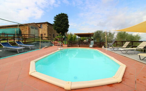 Casa Bella: L'Eau, Nuage, Ciel, Propriété, Bâtiment, Piscine, Plante, Bleu Azur, Arbre, Bois