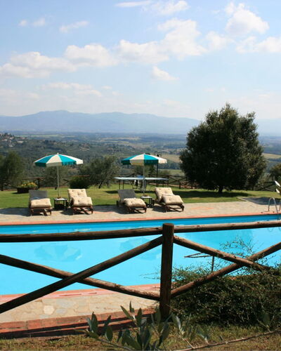 Podere della Crocchia: Ciel, Nuage, Plante, Ombre, Arbre, Paysage Naturel, Mobilier De Jardin, Plan D'Eau, Piscine, Herbe