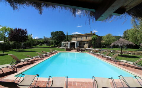 La Quiete: L'Eau, Plante, Ciel, Propriété, Piscine, Bleu Azur, Ombre, Arbre, Loisir, Composite