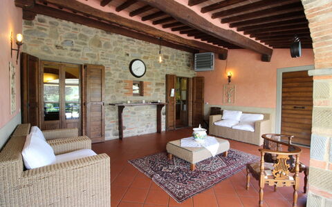 La Quiete: Propriété, Meubles, Table, Bâtiment, Bois, Design Intérieur, Salon, Chaise, Architecture, Sol