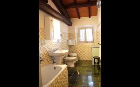 Villa Verniana: Pièce, Propriété, Salle De Bains, Bâtiment, Design Intérieur, Architecture, Maison, Sol, Daylighting, Meubles