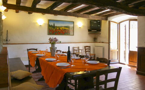Borgo Antico: Meubles, Table, Design Intérieur, Plafond, Salle À Manger, Table Cuisine Et Salle A Manger, Chaise, Éclairage, Nappe De Table, Pièce
