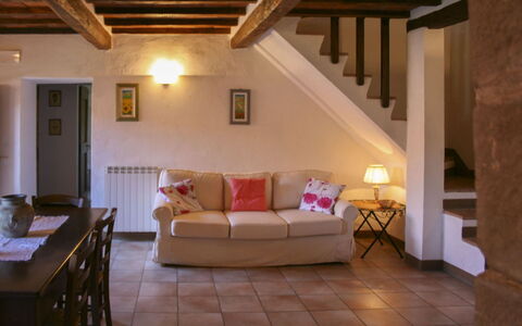 Borgo Antico: Meubles, Design Intérieur, Sol, Mur, Sol, Bois, Pièce, Plafond, Canapé, Salon