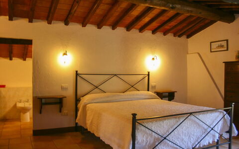 Borgo Antico: Mur, Meubles, Bois, Sol, Sol, Design Intérieur, Plafond, Pièce, Lit, Chambre