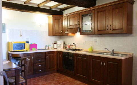 Borgo Antico: Comptoir, Cabinetry, Meubles, Pièce, Cuisine, Propriété, Bâtiment, Design Intérieur, Plafond, Maison