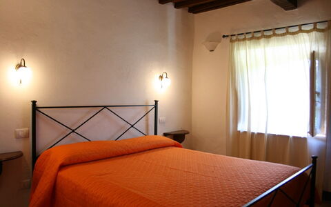 Borgo Antico: Lit, Chambre, Pièce, Meubles, Propriété, Drap De Lit, Cadre De Lit, Literie, Design Intérieur, Bâtiment