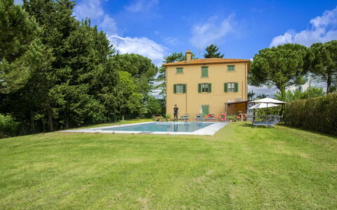 Villa Cantagallo: Piscine, Biens, Jardin, Loisir, Mobilier De Jardin, Hacienda, Pelouse, Villa, Cour, Aménagement Paysager