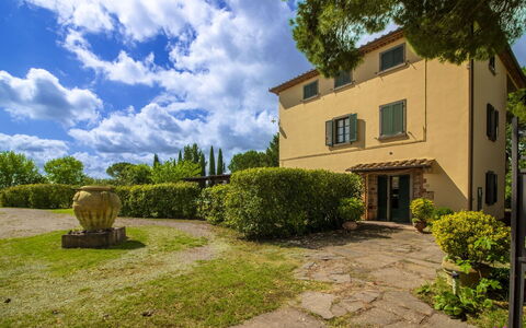 Villa Cantagallo: Piscine, Biens, Jardin, Loisir, Mobilier De Jardin, Hacienda, Pelouse, Villa, Cour, Aménagement Paysager