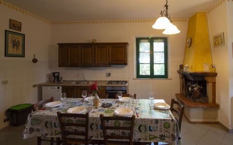 Villa Cantagallo: Meubles, Design Intérieur, Table, Chaise, Sol, Table Cuisine Et Salle A Manger, Pièce, Éclairage, Salle À Manger, Luminaire