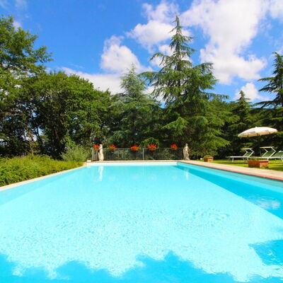 Villa Cecilia: L'Eau, Nuage, Plante, Ciel, Piscine, Arbre, Ombre, Herbe, Paysage Naturel, Loisir