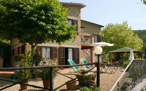 Agriturismo Arcobaleno: Plante, Propriété, Bâtiment, Ciel, Fenêtre, Arbre, Lot Terre, Design Urbain, Chalet, Quartier