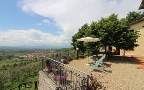 Agriturismo Arcobaleno: Nuage, Ciel, Plante, Arbre, Clôture, Bâtiment, Ombre, Lot Terre, Loisir, Paysage