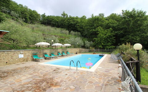 Agriturismo Ca di Vestro: L'Eau, Ciel, Plante, Nuage, Piscine, Arbre, Ombre, Lot Terre, Rectangle, Loisir